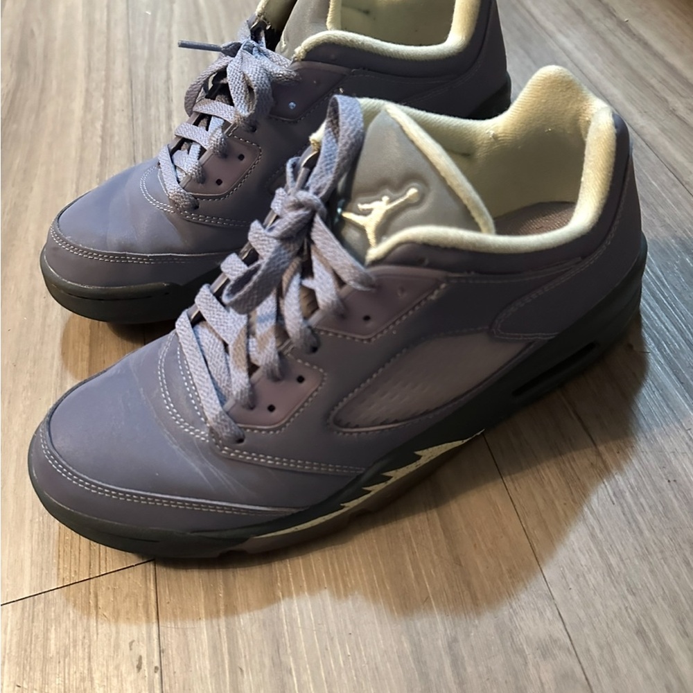 Jordan Purple Sneakers with Smooth Upper and Light Purple Laces